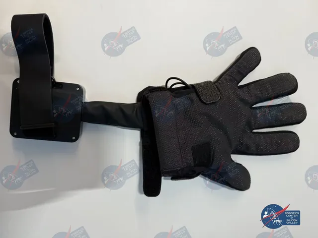 Wuji Teleoperation Glove